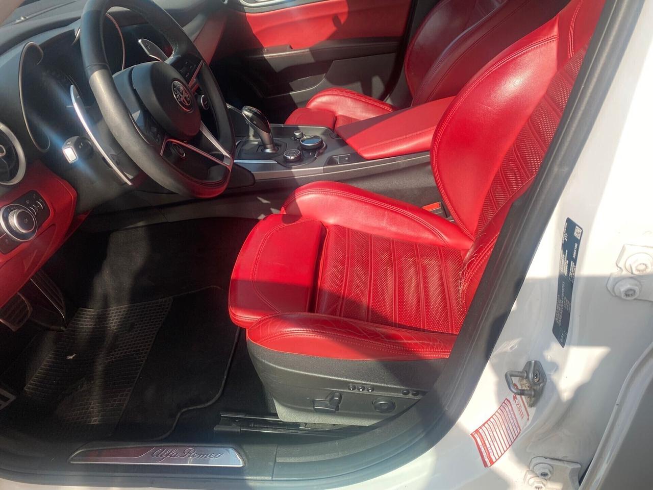 Alfa Romeo Giulia 2.2 Turbodiesel 210 CV AT8 AWD Q4 Veloce