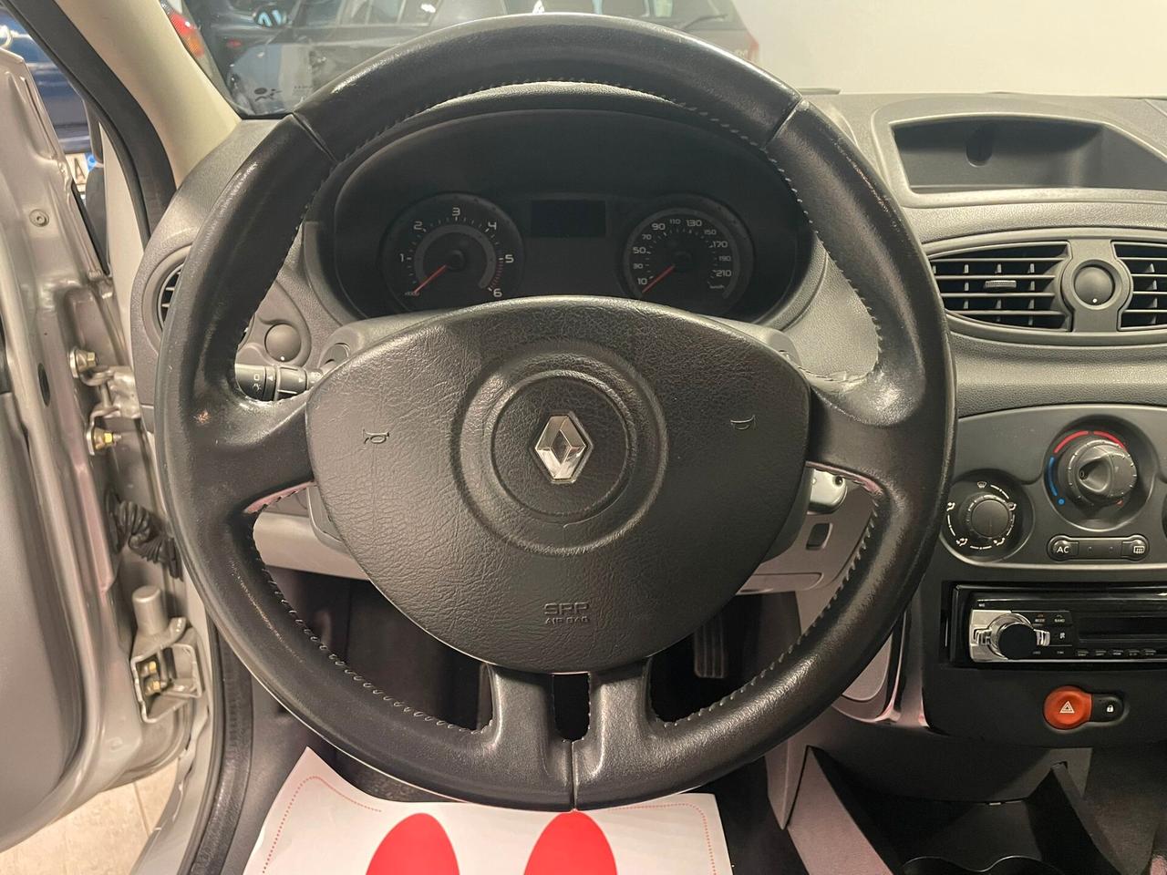 RENAULT CLIO OK NEOPATENTATI