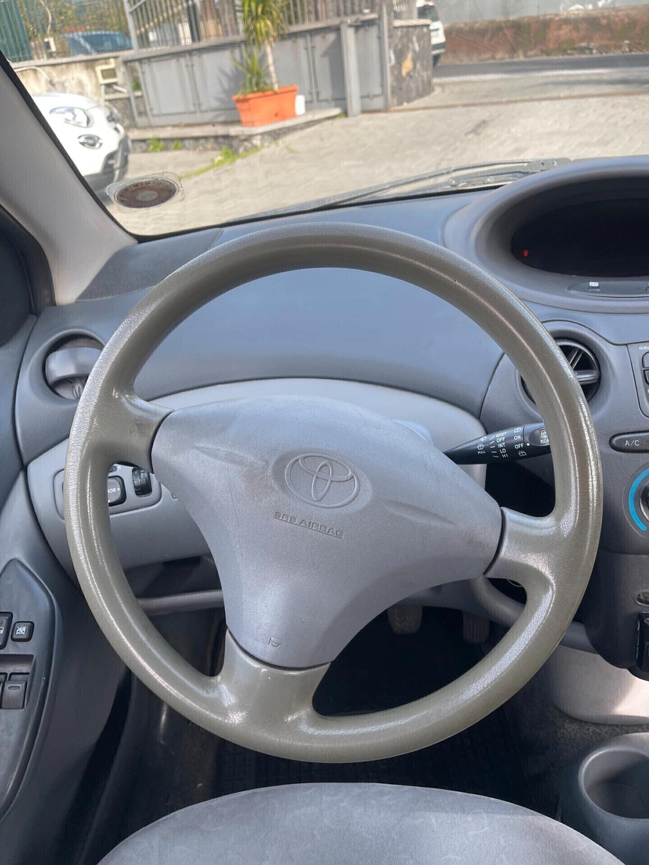 Toyota Yaris 1.0i 5 porte