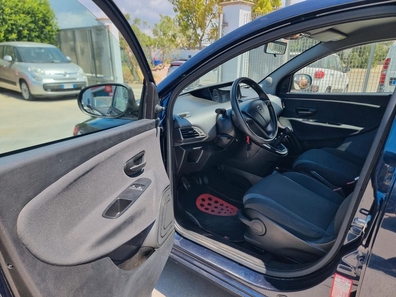 Lancia Ypsilon 1.2 69 CV 5 porte Silver KM 64000