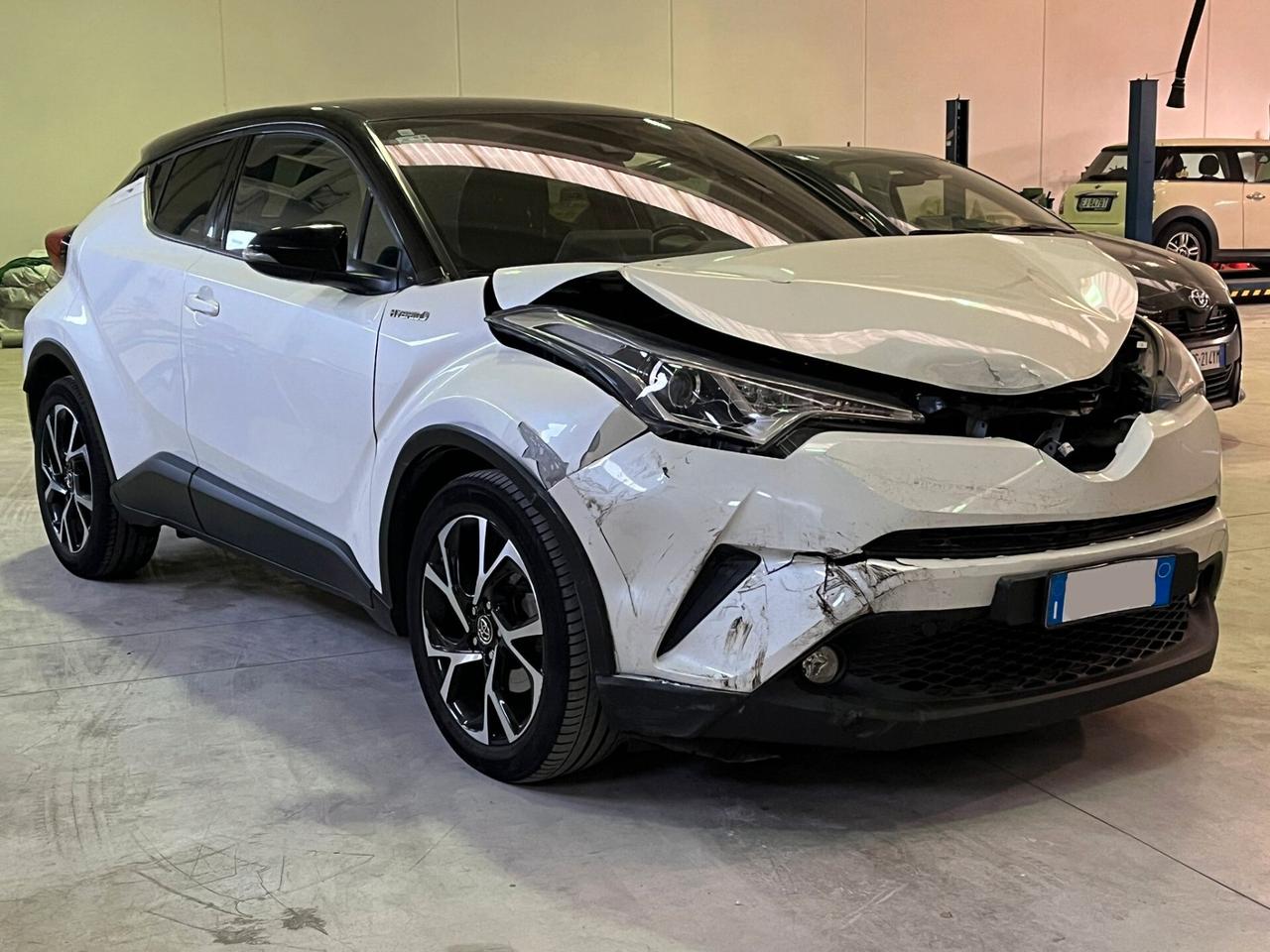 Toyota C-HR 1.8 Hybrid E-CVT Style | incidentata