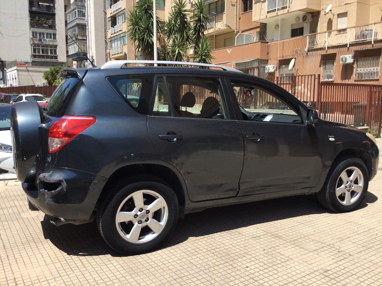 Toyota RAV4 2.2 D-4D 136 CV Luxury