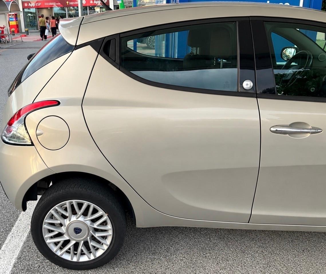 Lancia Ypsilon 0.9 TwinAir 85 CV 5 porte S&S Silver