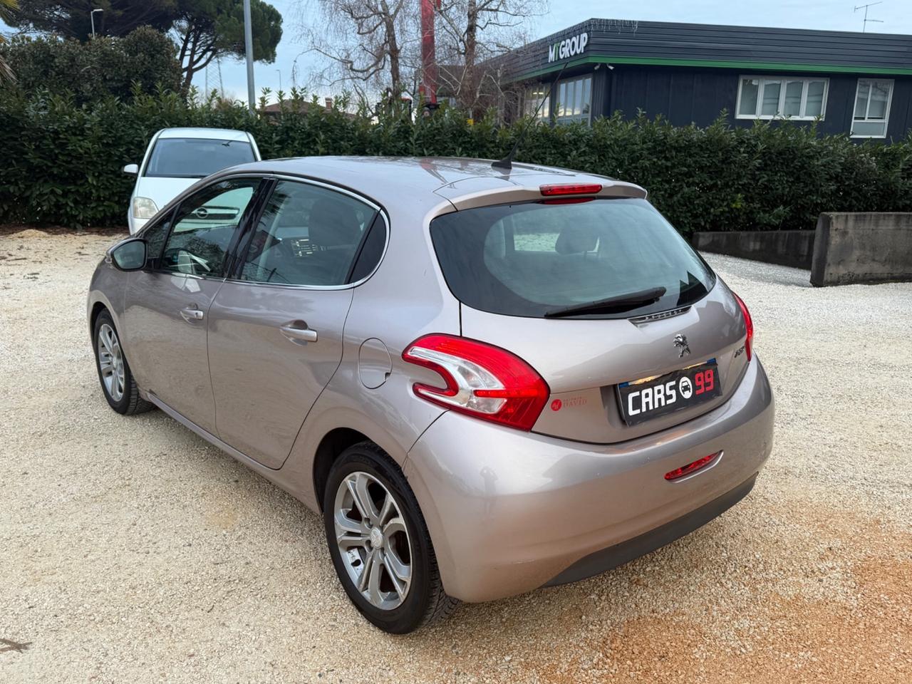 Peugeot 208 1.4 HDi 68 CV 5 porte Allure
