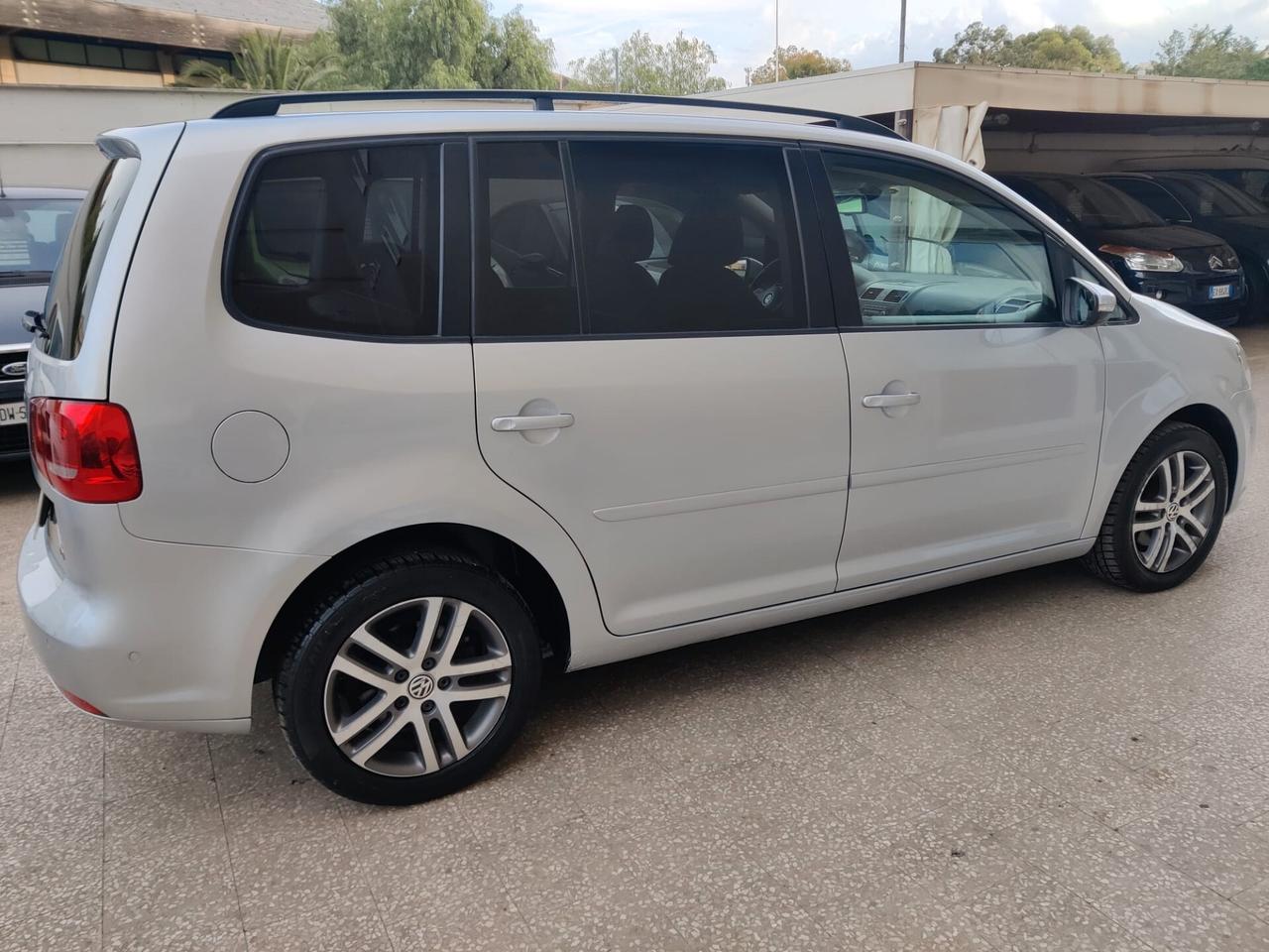 VOLKSWAGEN Touran 1.6 Diesel 7 POSTI