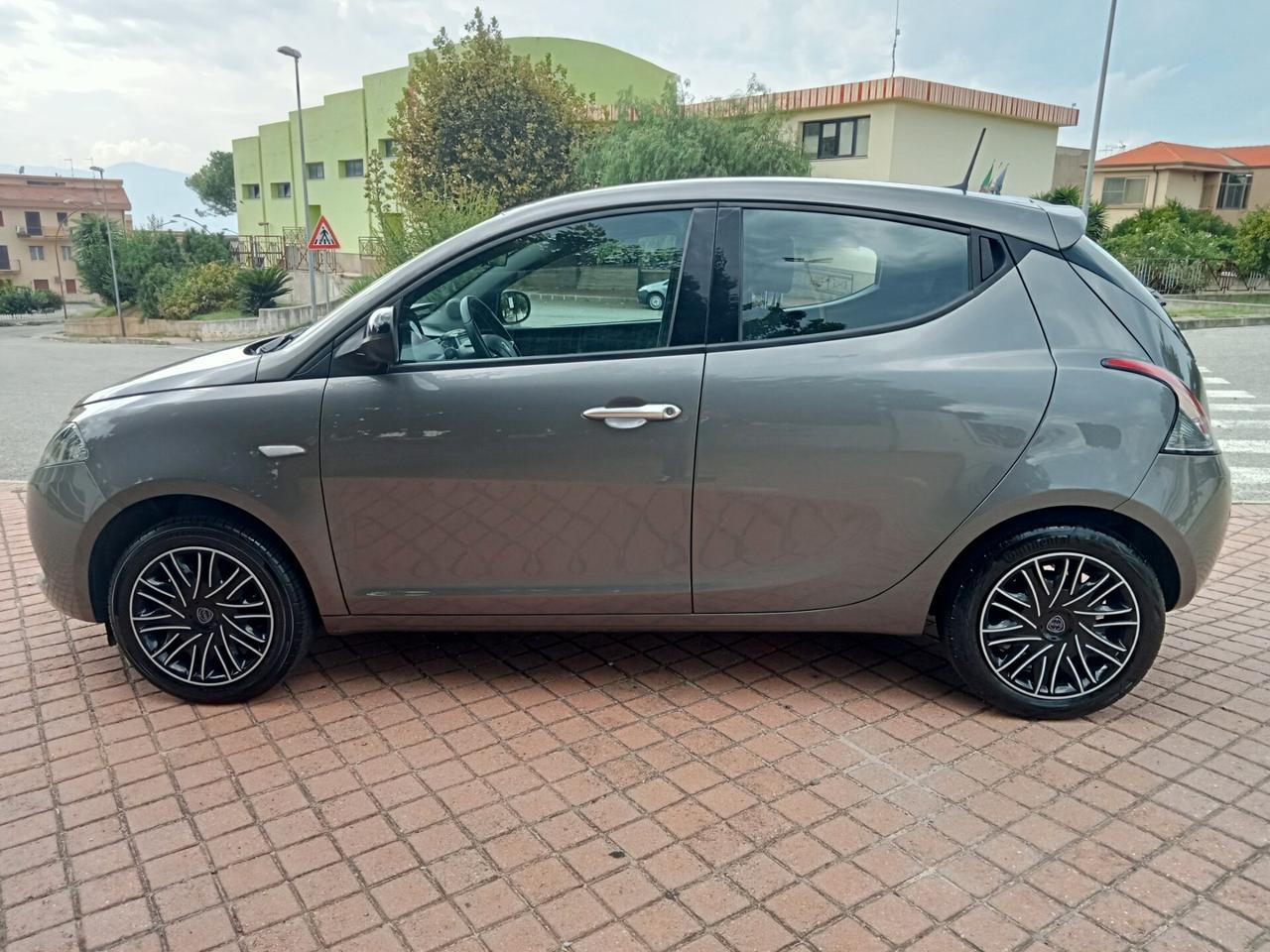 Lancia Ypsilon 1.0 FireFly 5 porte S&S Hybrid Ecochic Gold 2022