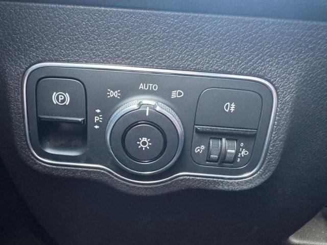 MERCEDES-BENZ GLB 200 d Automatic Business