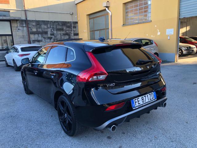 VOLVO V40 D2 R-design Momentum