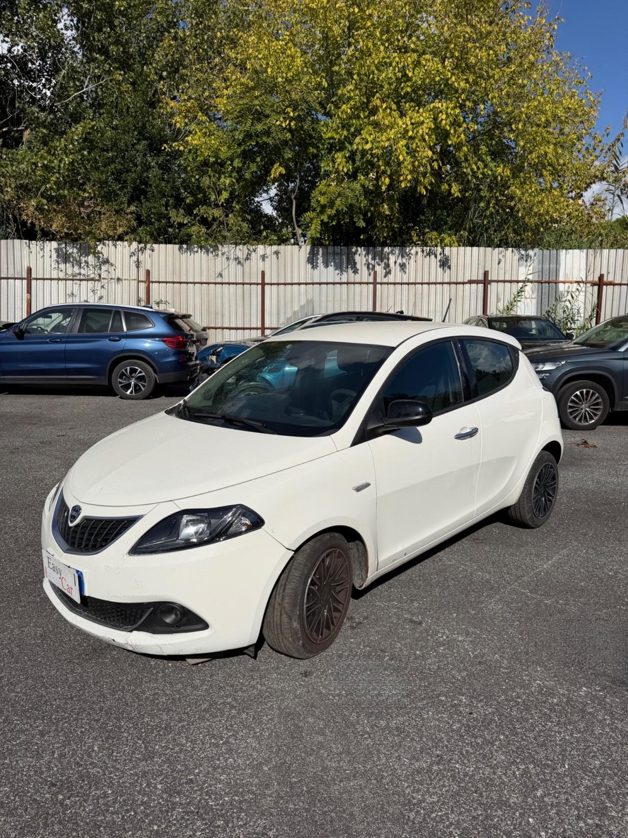 Lancia Ypsilon 1.0 Hybrid SINISTRATA