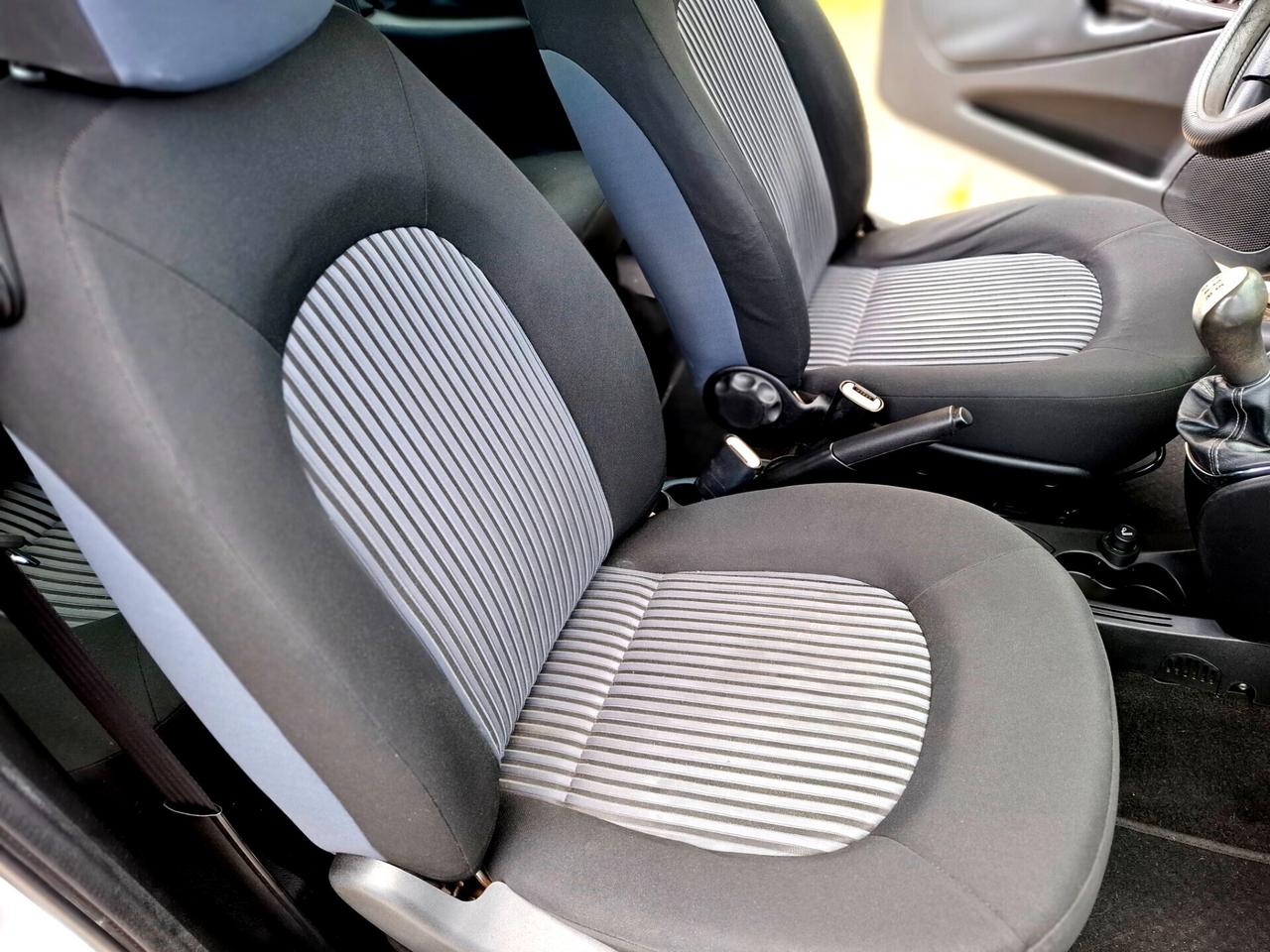 Lancia Ypsilon 1.3 MJT 75 CV Platino