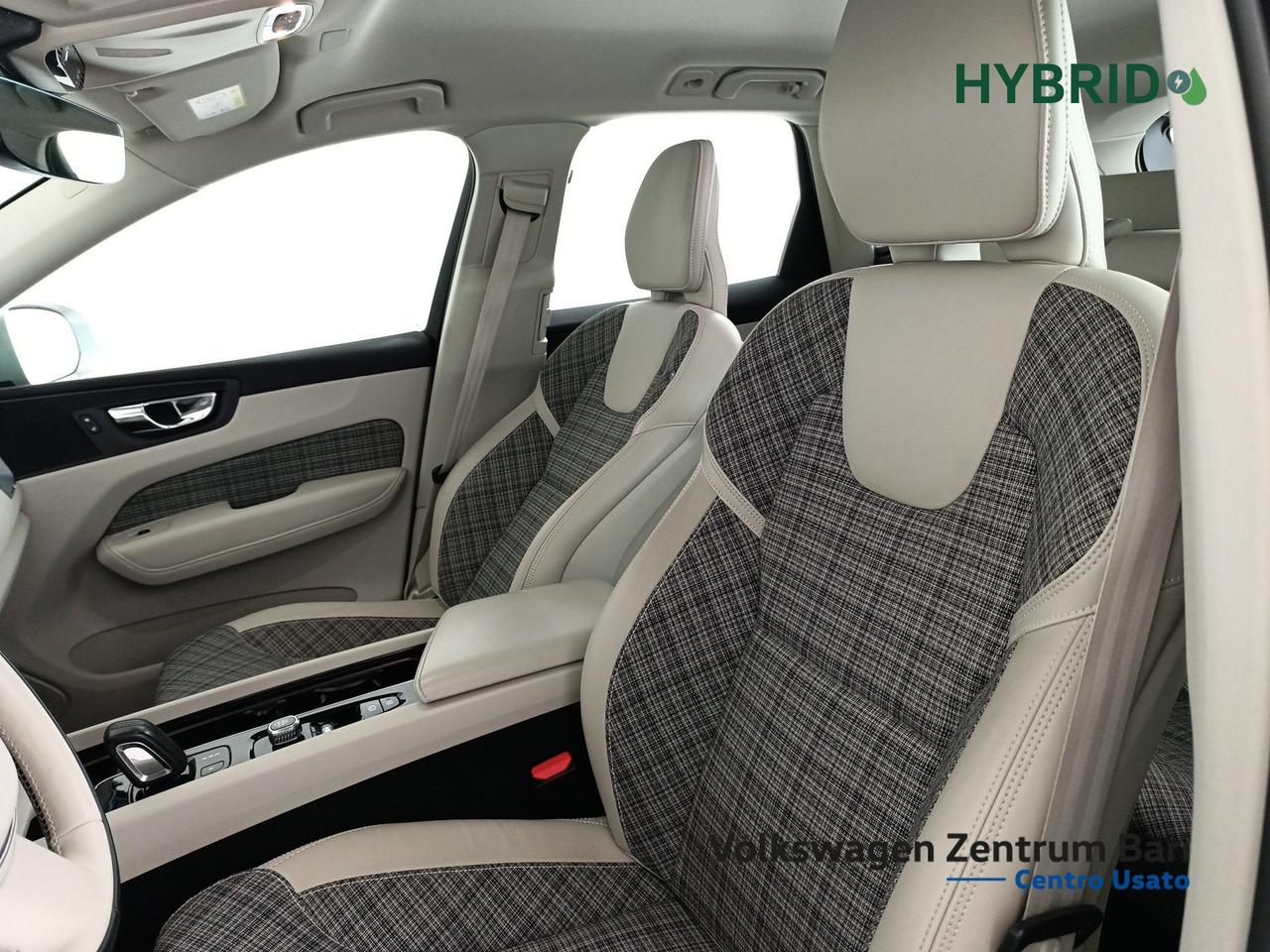 Volvo XC60 2.0 b4 momentum pro auto