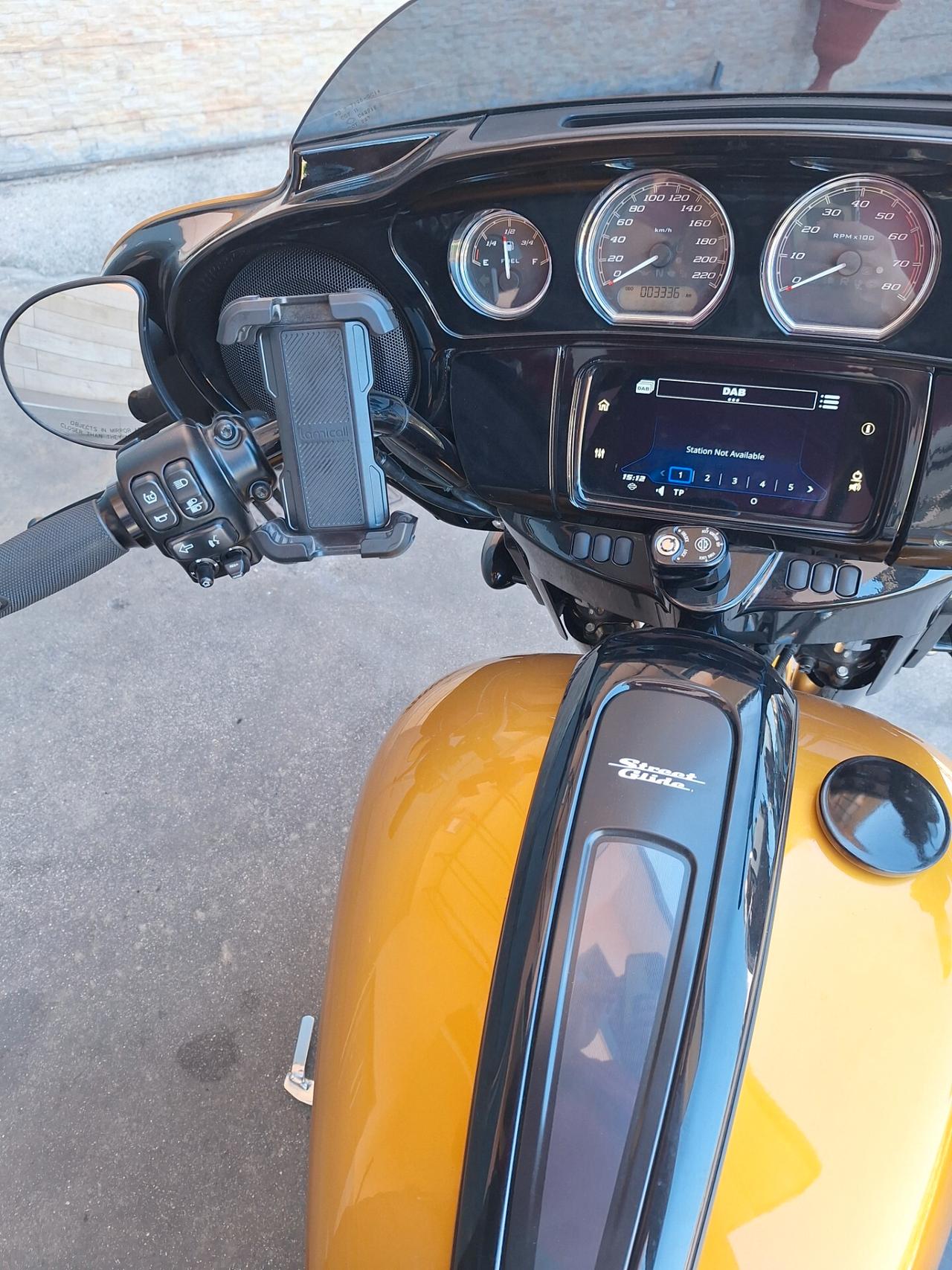 Harley-davidson Touring Street Glide Gold 114
