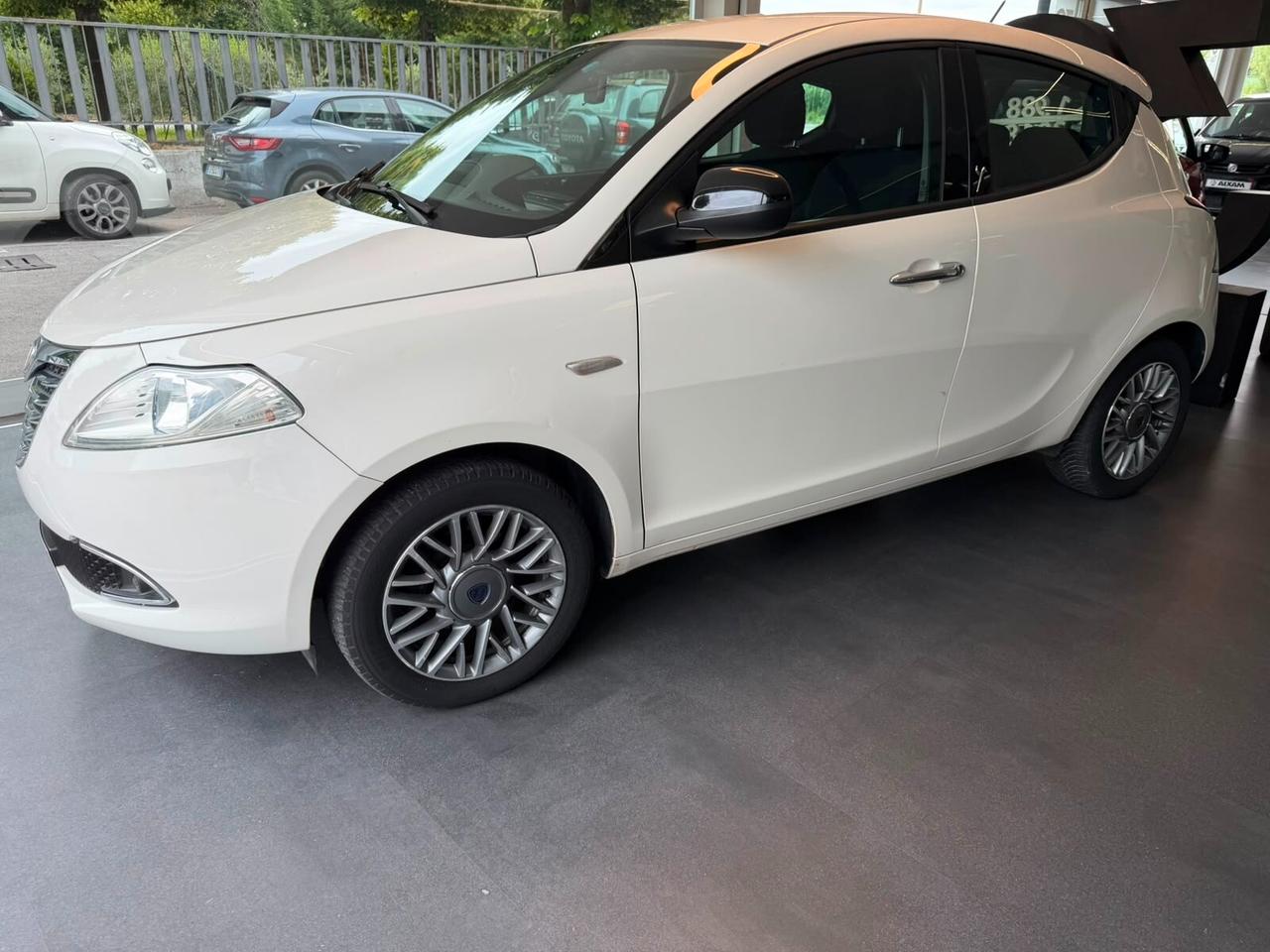 Lancia Ypsilon 1.2 69 CV 5 porte S&S Gold