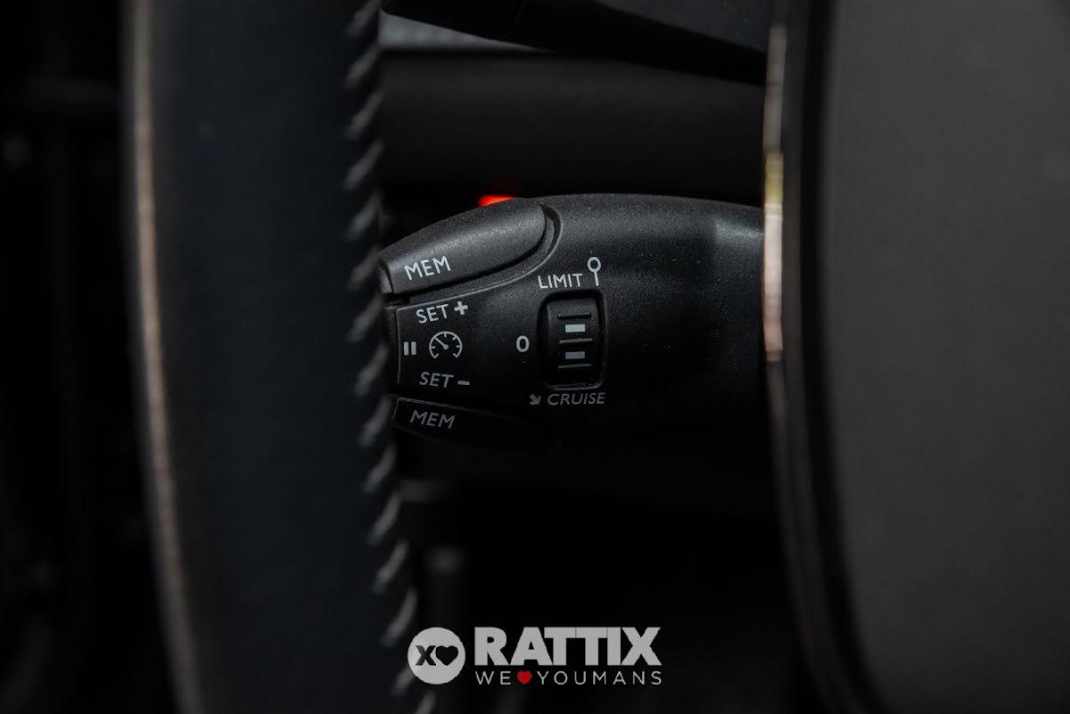 Peugeot e-2008 motore elettrico 100KW Allure Pack