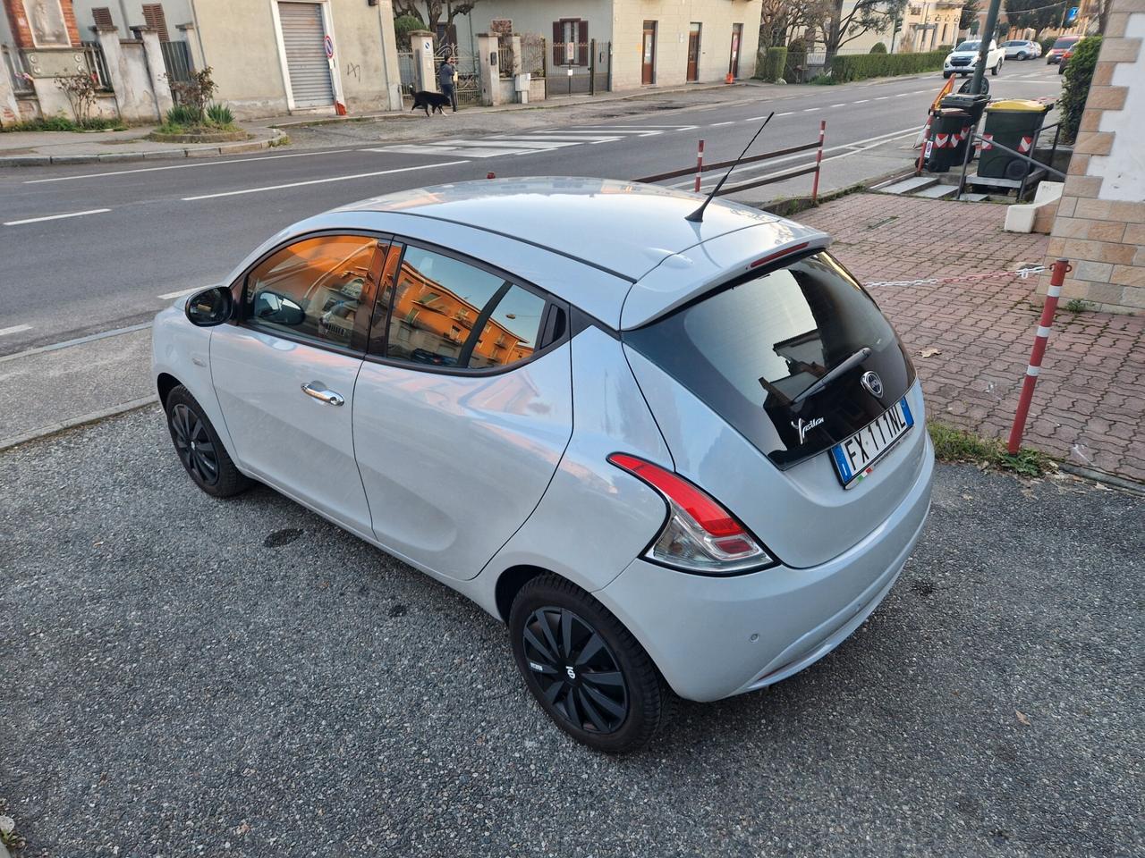 Lancia Ypsilon 1.2 70CV "64.100 km" Bluetooth, Sensori posteriori