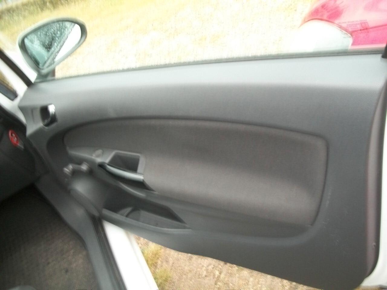 Opel Corsa 1.2 3 porte One SI NEOPATENTATI GARANZIA UN ANNO EURO 05 HP 86 KW 63 KM 144200