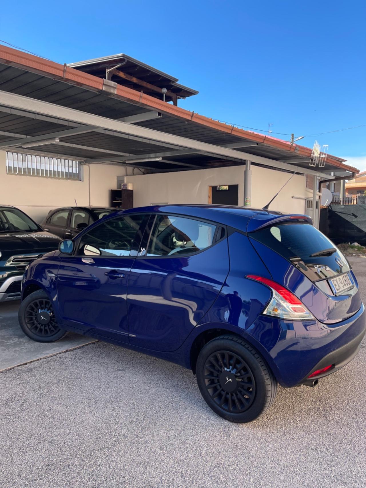 Lancia Ypsilon 1.2 69 CV 5 porte Elefantino