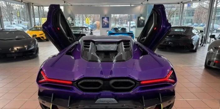 Lamborghini Revuelto nuovo carbon line 1016 CV. Garanzia casa madre