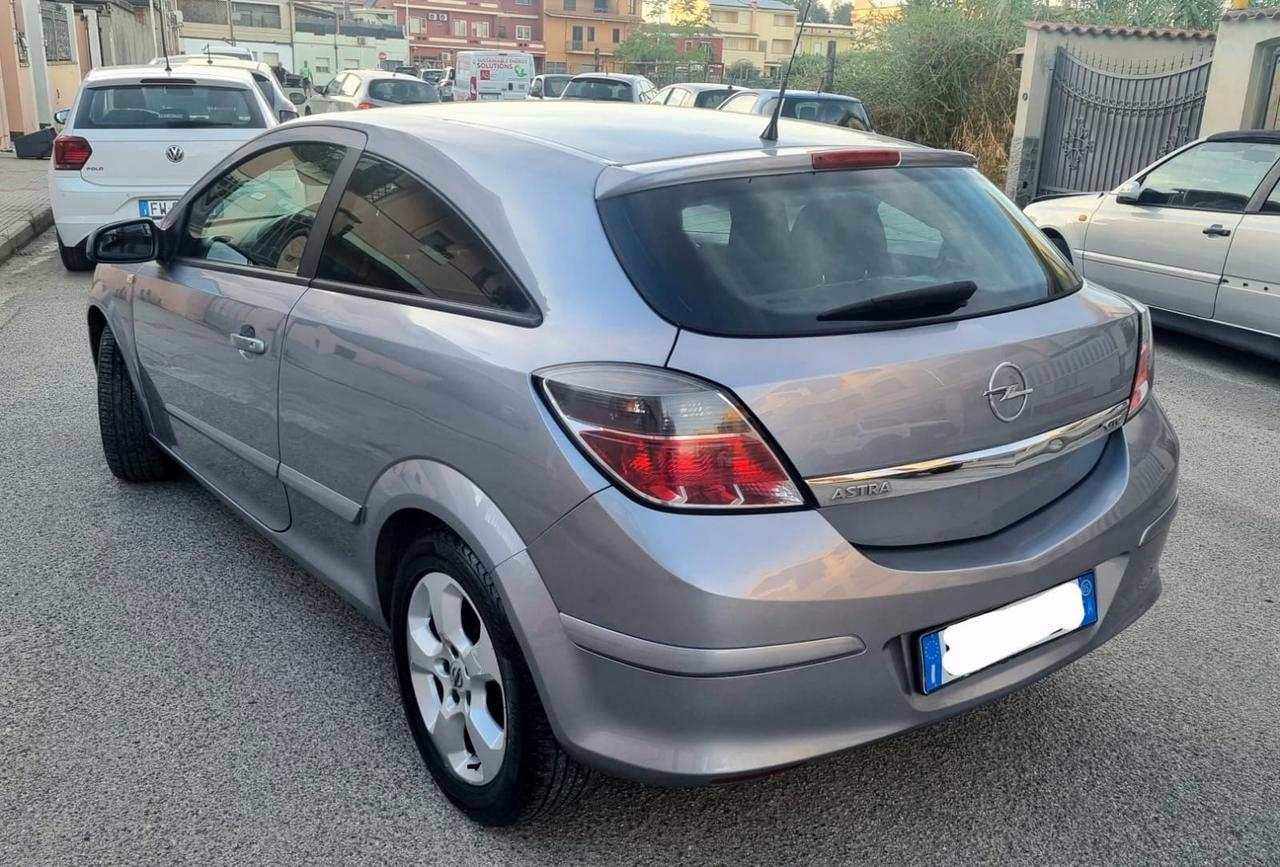 Opel Astra GTC 1.7 CDTI 101CV 3 porte Cosmo