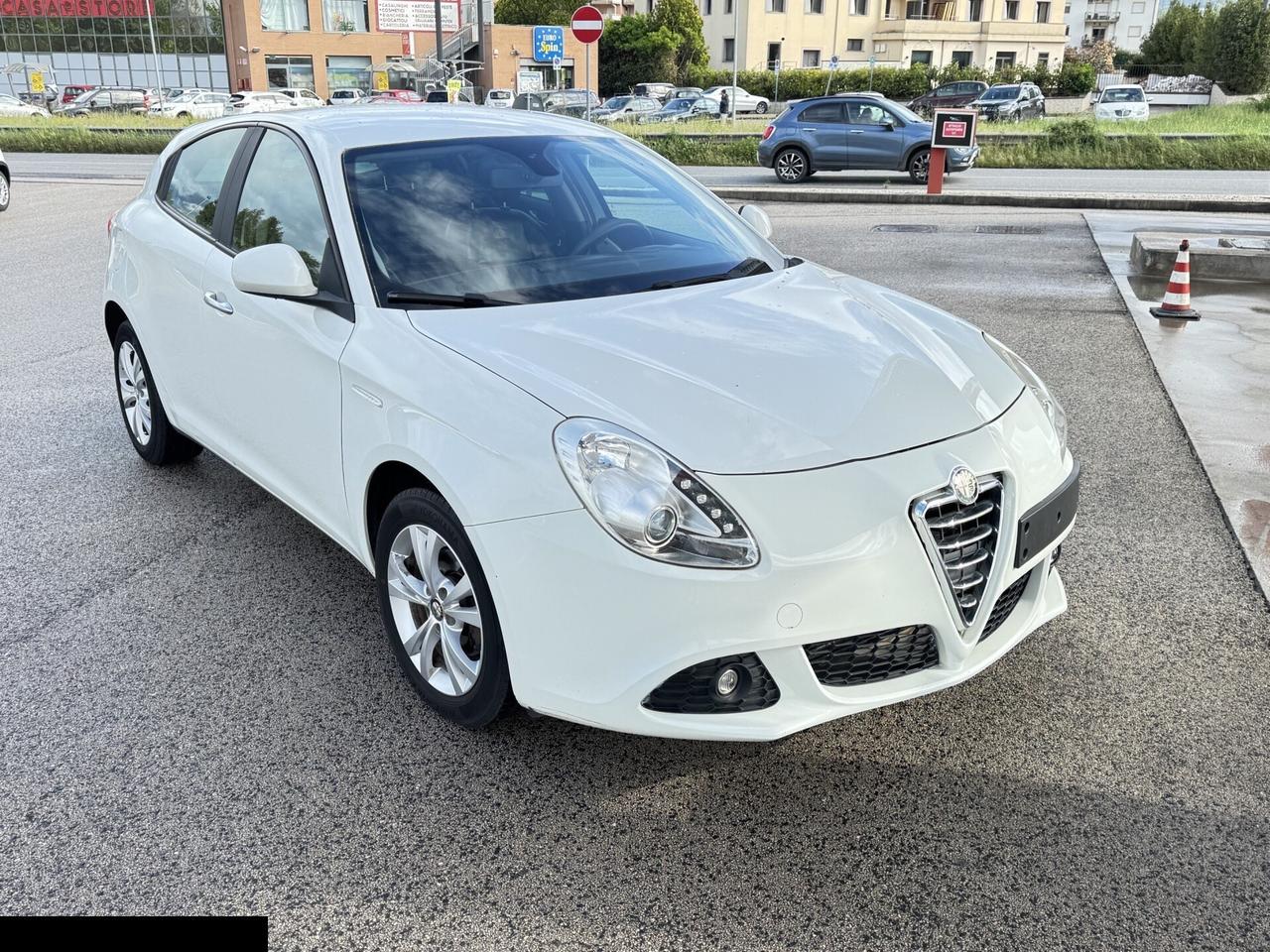 ALFA ROMEO GIULIETTA 1.6 SPORT INTERNI IN PELLE