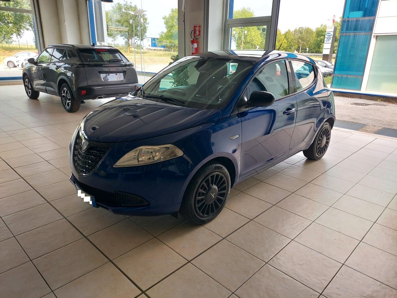 Lancia Ypsilon 1.2 69 CV 5 porte Elefantino NEOPATENTATI POCHI CHILOMETRI