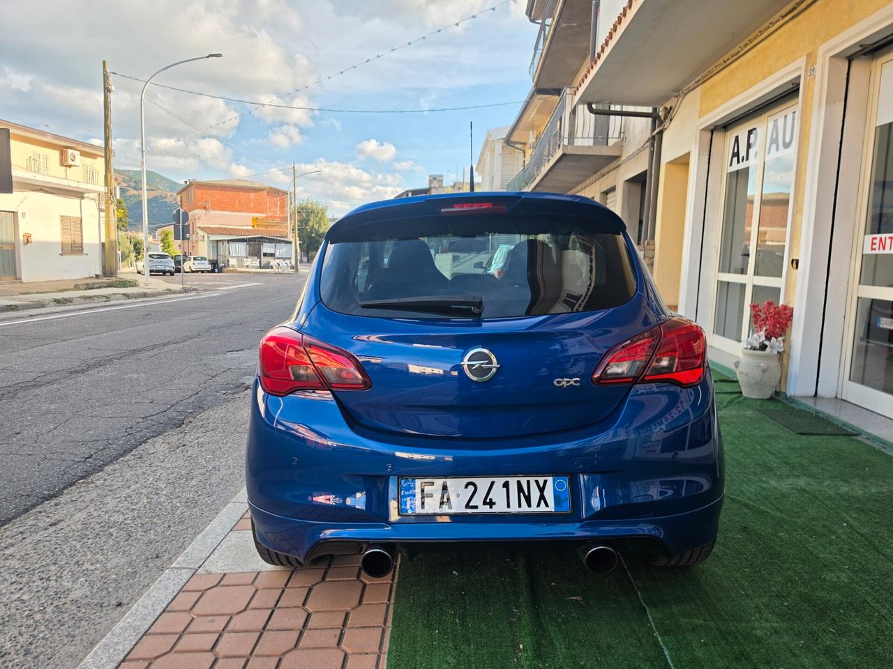 Opel Corsa 1.6 Turbo Coupé OPC