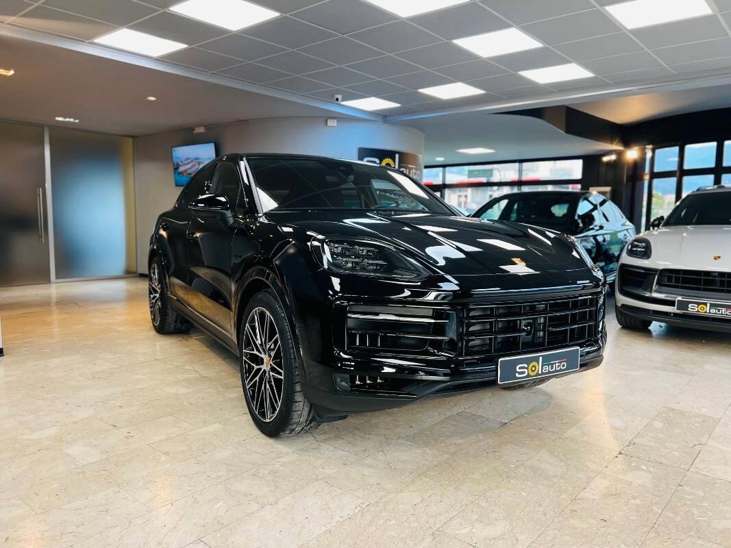 Porsche Cayenne Coupe Coupe e-hybrid Face lift 2024 auto nuova