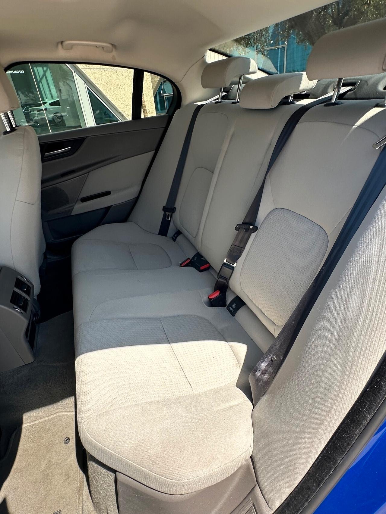 Jaguar XE Prestige 163cv offerta T-Stock prezzo imperdibile