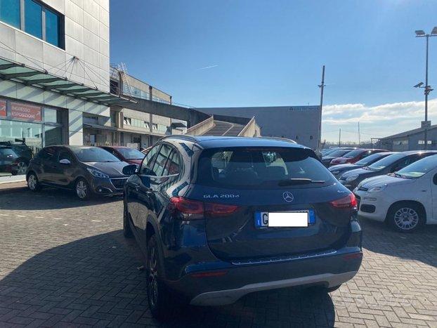 MERCEDES-BENZ GLA 200 d Automatic 4Matic Sport P