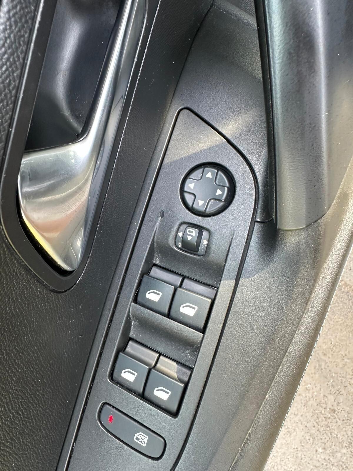Peugeot 2008 BlueHDi 1.5HDI 130 S&S EAT8 Allure 2021 COCKPIT