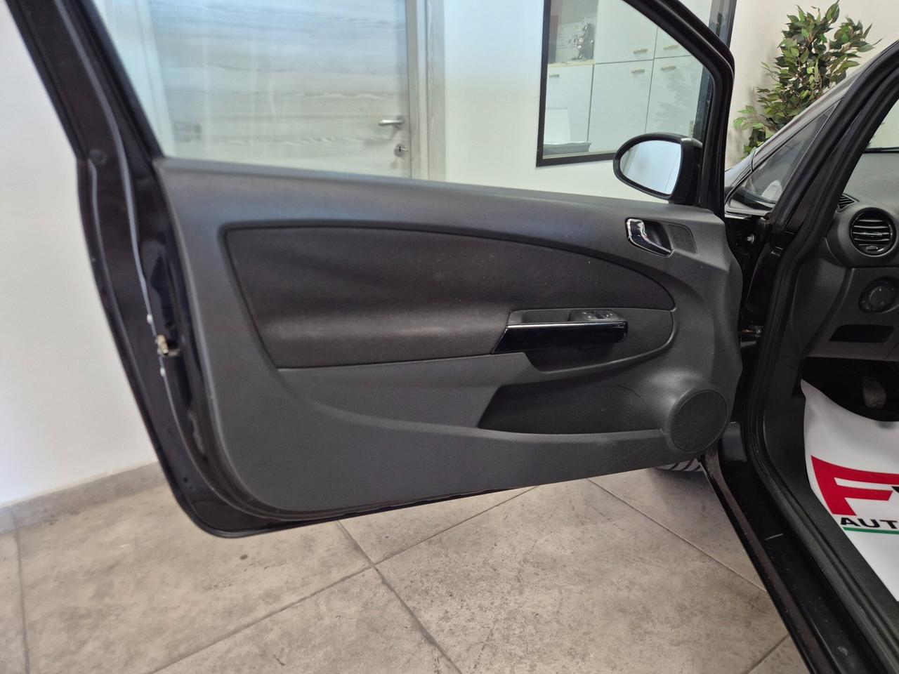 Opel Corsa 1.2 3 porte Sport