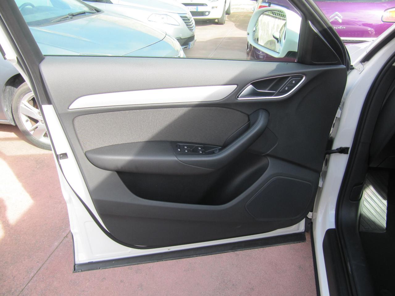 Audi Q3 2.0 TDI 120 CV Business