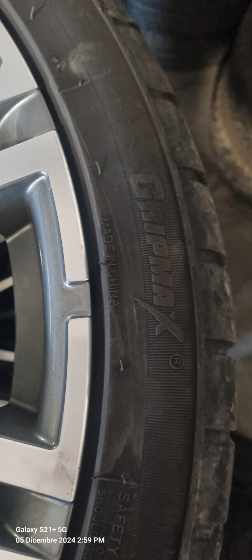 Porsche Cayenne KIT CERCHI e GOMME 22'' GOMME 80%