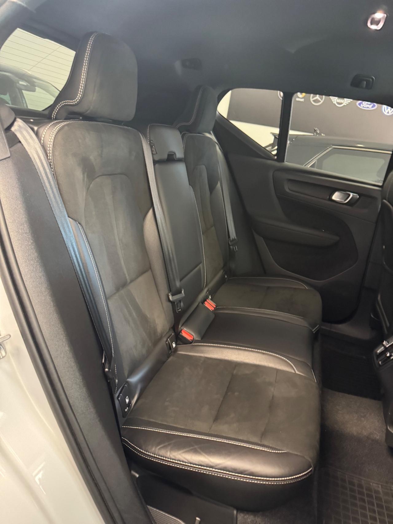 Volvo XC40 D3 2.0 150 Cv R-design Finanziabile