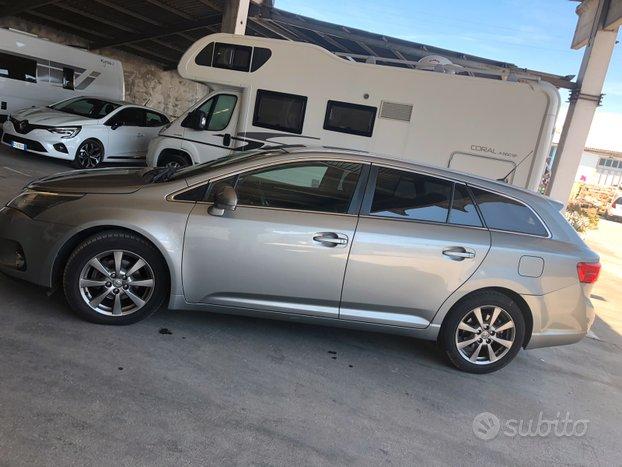Toyuta avensis Diesel anno ottobre 2012 euro 5B km