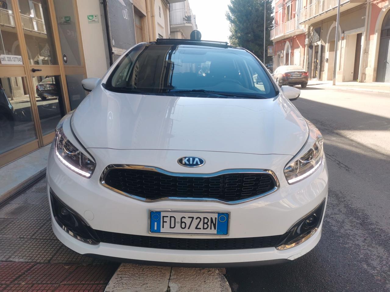 Kia Ceed cee'd 1.6 CRDi 110 CV 5 porte COOL TETTO NAVI CAMERA