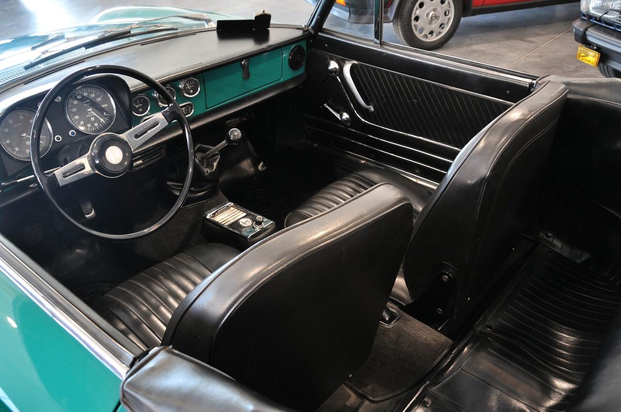Alfa Romeo Spider 1300 Junior Duetto osso di seppia RIAR conservata