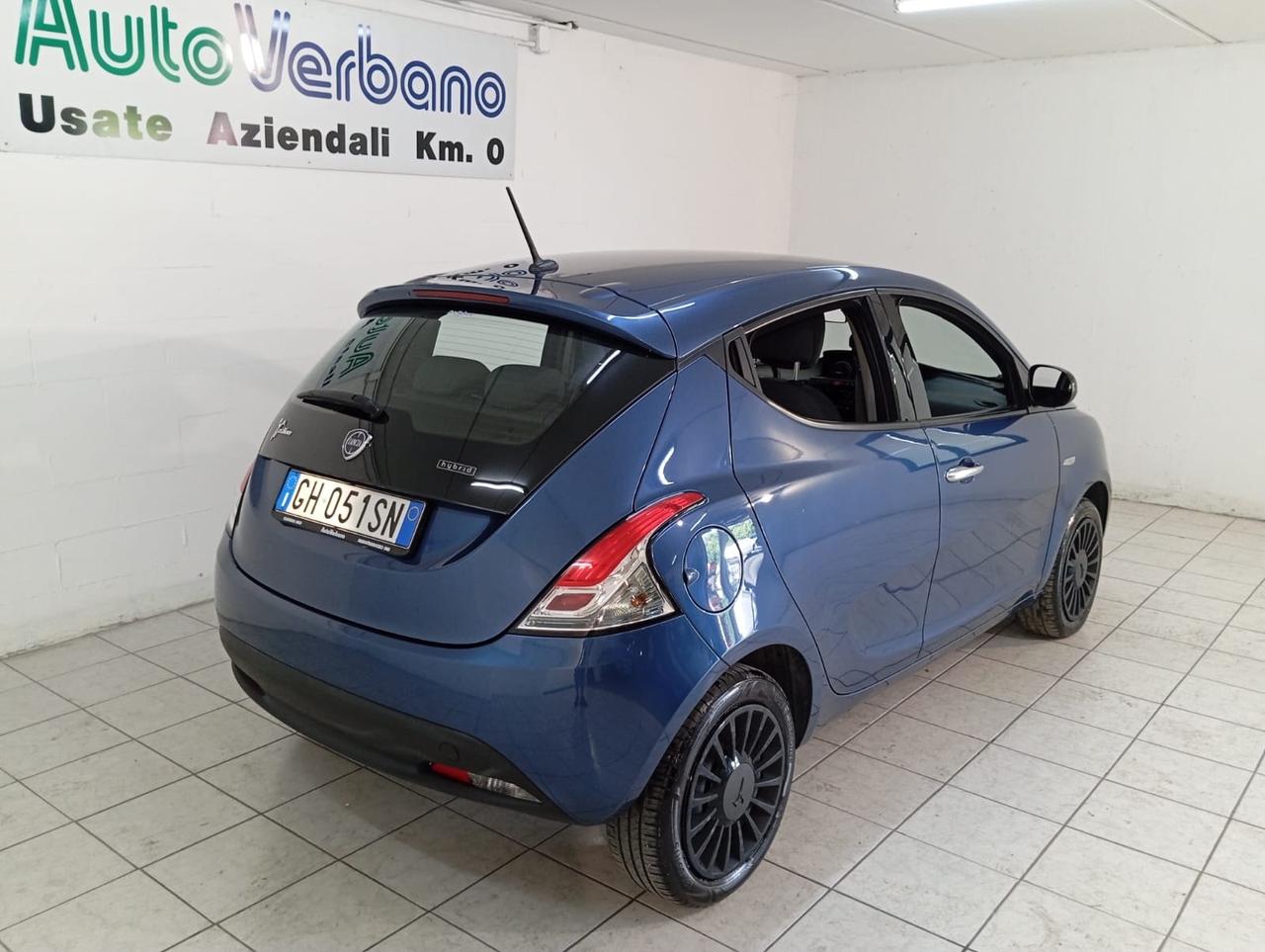 Lancia Ypsilon 1.0 FireFly 5 porte S&S Hybrid Ecochic Silver