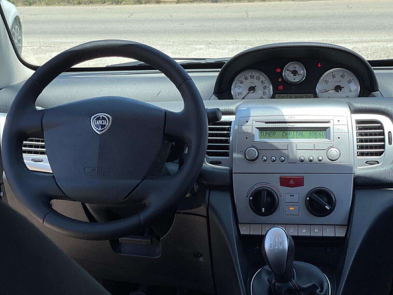 Lancia Ypsilon 1.3 MJT 75 CV Unyca