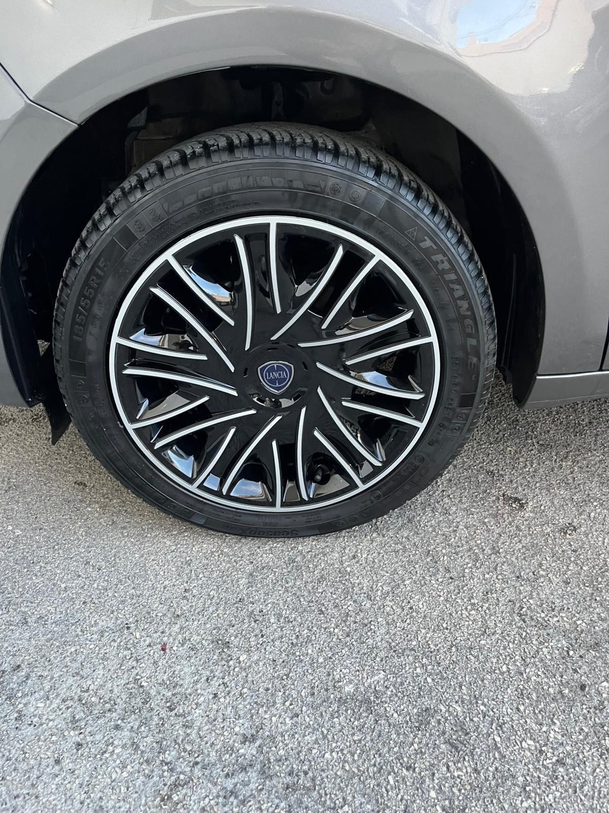 Lancia Ypsilon 1.2 69 CV 5 porte GPL Ecochic Silver