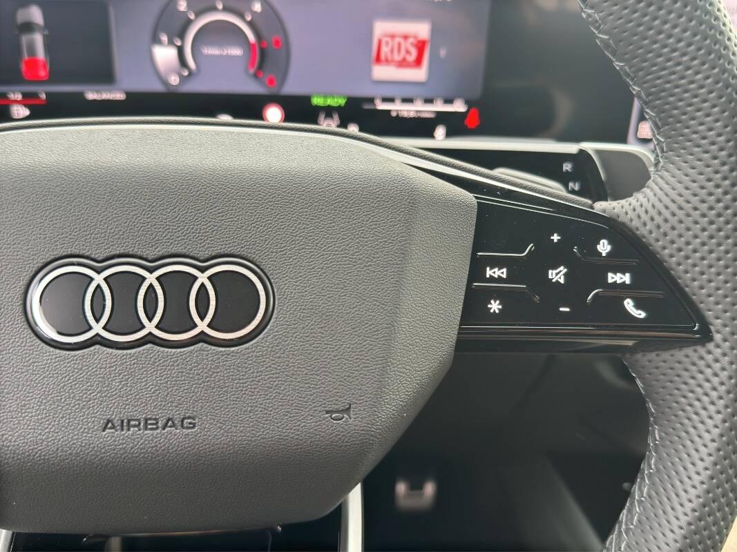 Audi Q3 Sportback 2.0 TDi S line 150cv s-tronic, Telecam e CarPlay