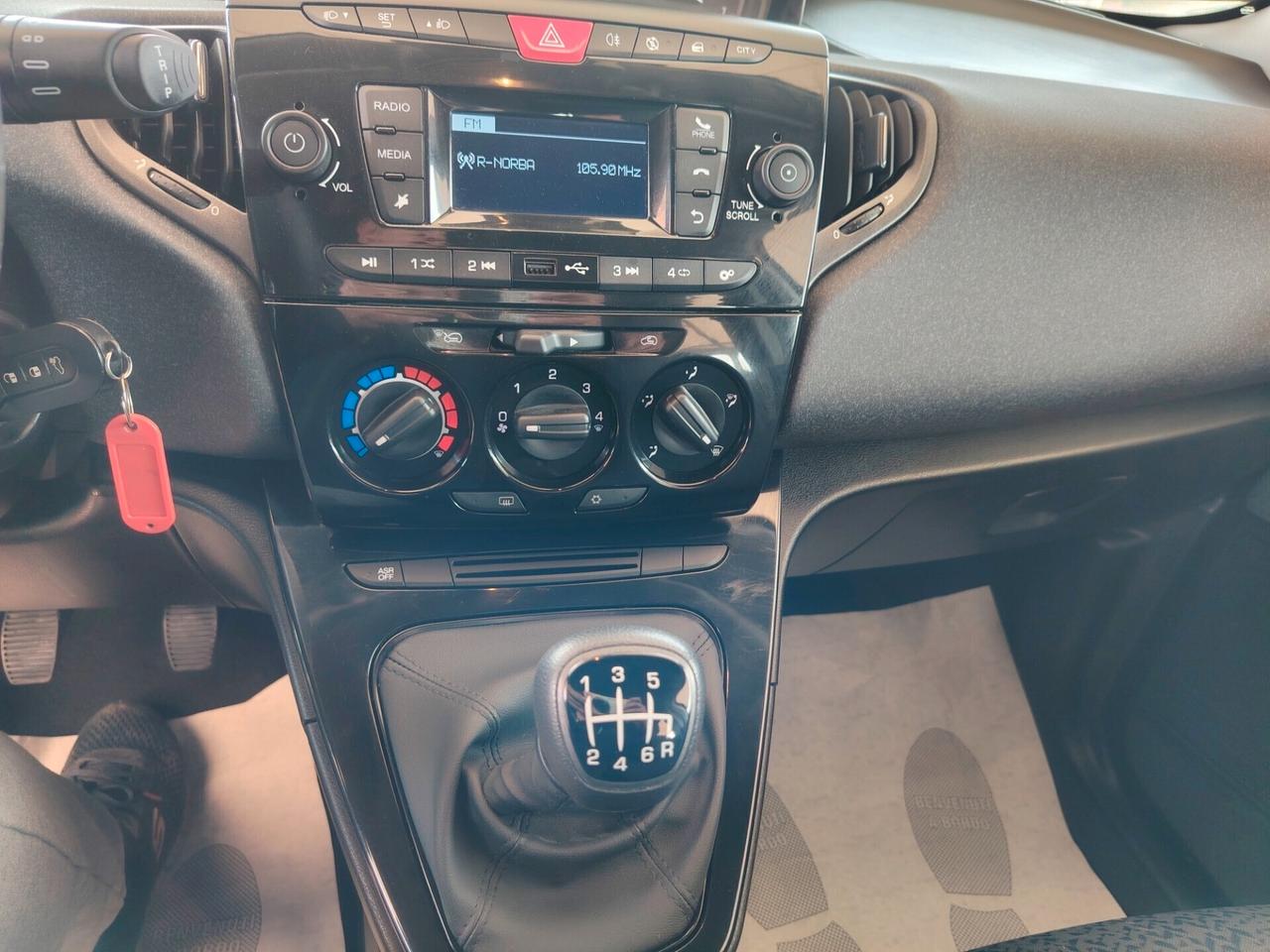 Lancia Ypsilon 1.0 FireFly 5 porte Hybrid Ecochic Silver 5700km
