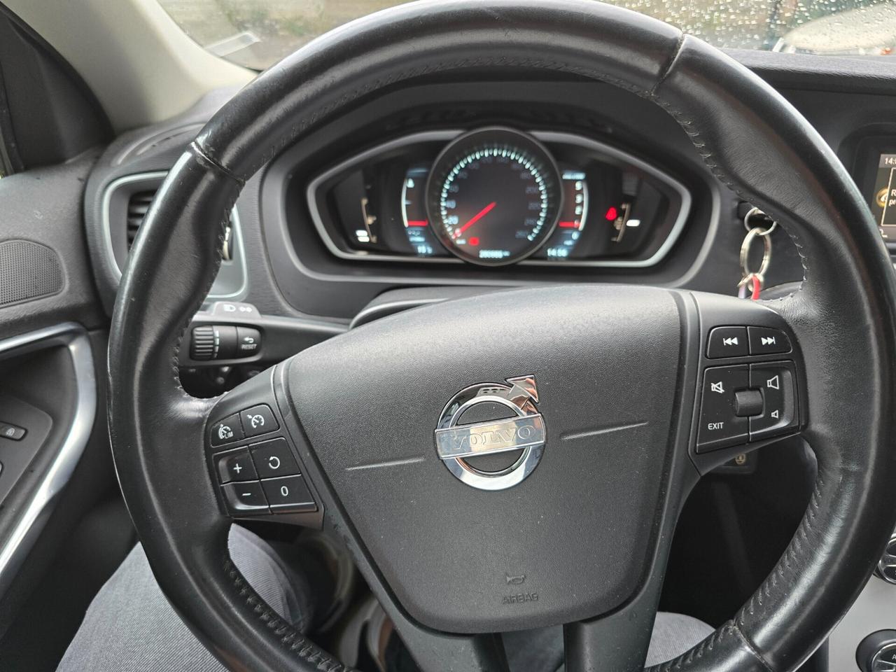 Volvo V40 D2 1.6D 114CV Momentum-2013