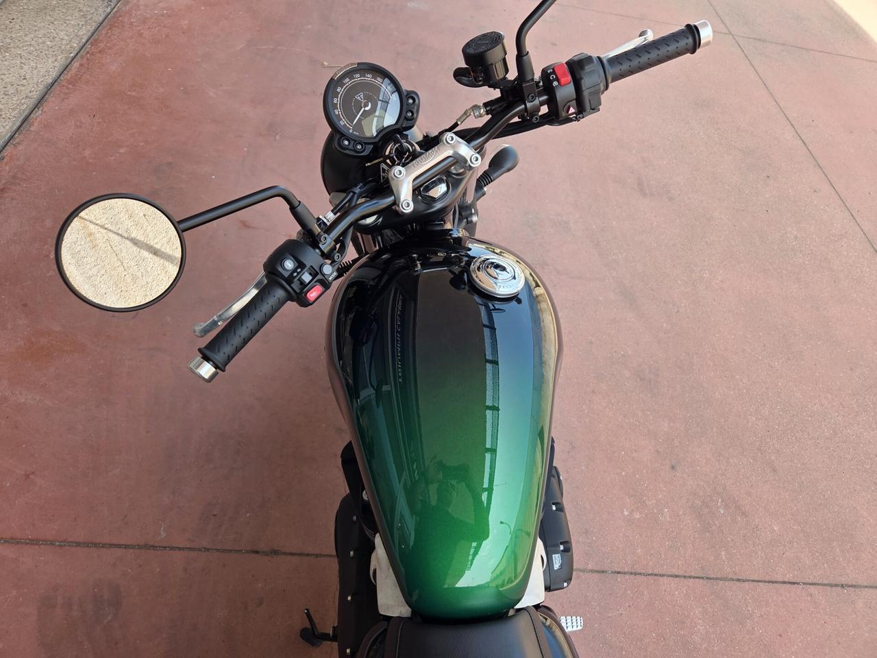Triumph Speed Twin 900 Stealth Edition