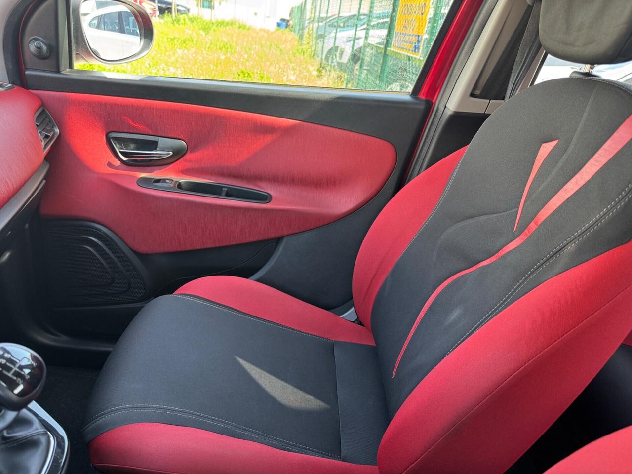 Lancia Ypsilon 1.2 69 CV Ok-Neopatentati