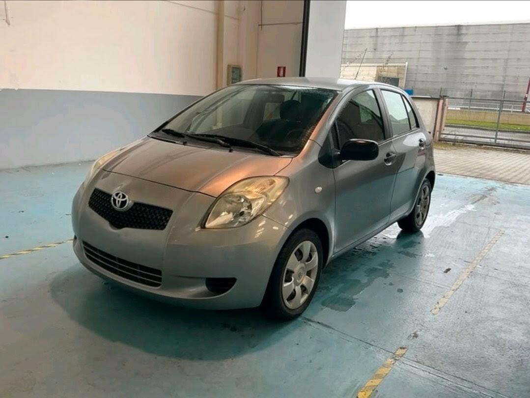 Toyota Yaris 1.0 5 porte Sol