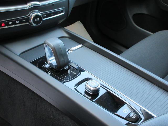 VOLVO XC60 B4 (d) Geartronic Momentum Pro