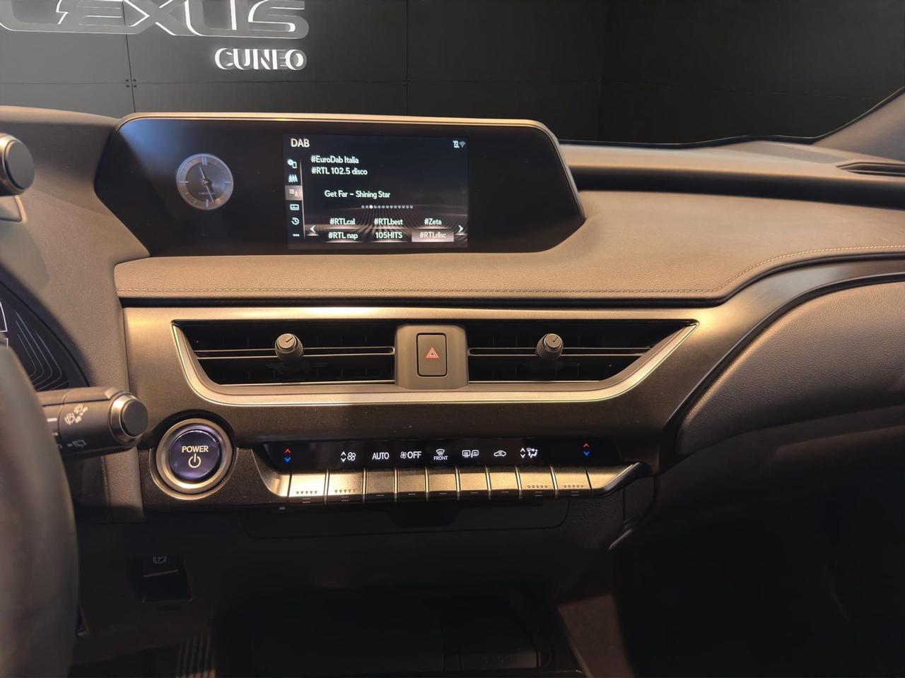 Lexus UX 250h 2.0 Business 2wd cvt