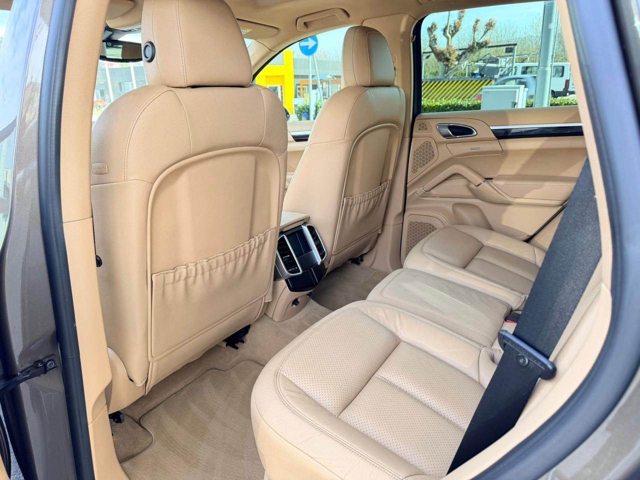 Porsche Cayenne 3.0 Diesel Platinum Edition 250cv
