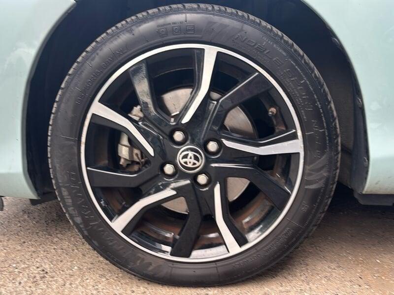Toyota Yaris 1.5 Hybrid glamour edition